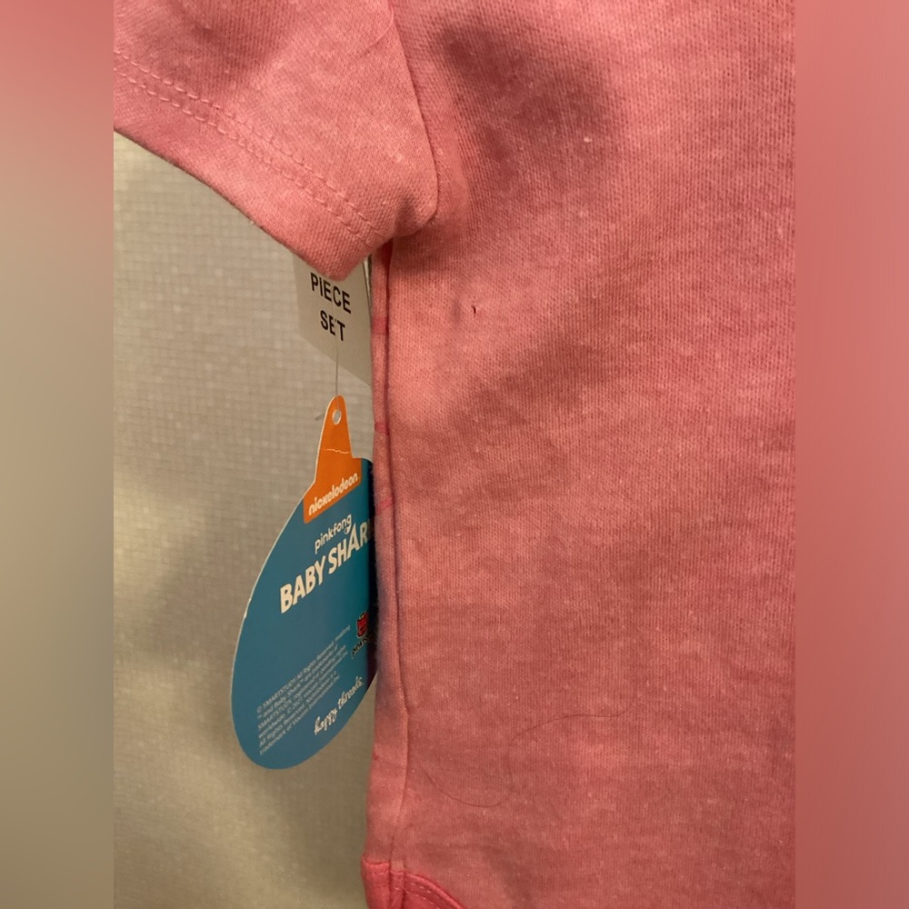 New Baby Shark Onesie Girls 6 to 9 Months 2 Pieces Pink Grey Bodysuit - Picture 11 of 12